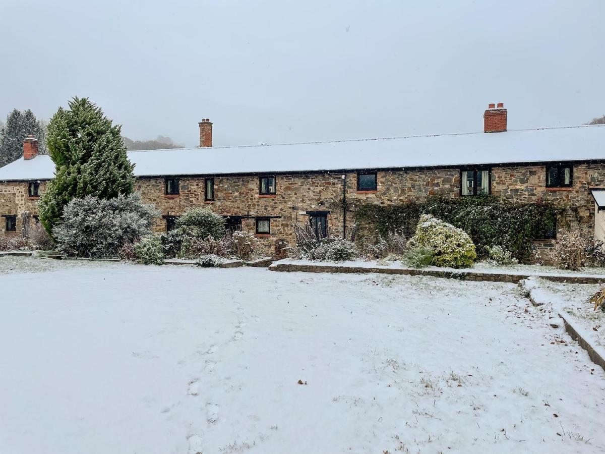 Orchard Barn - 16875 Villa Bampton  Exterior photo